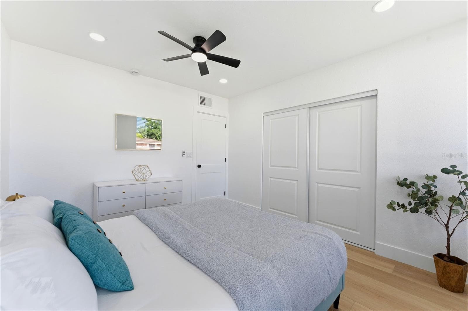 Single Family Residence at 3917 E EDEN ROC CIR, TAMPA, photo 37 of 55