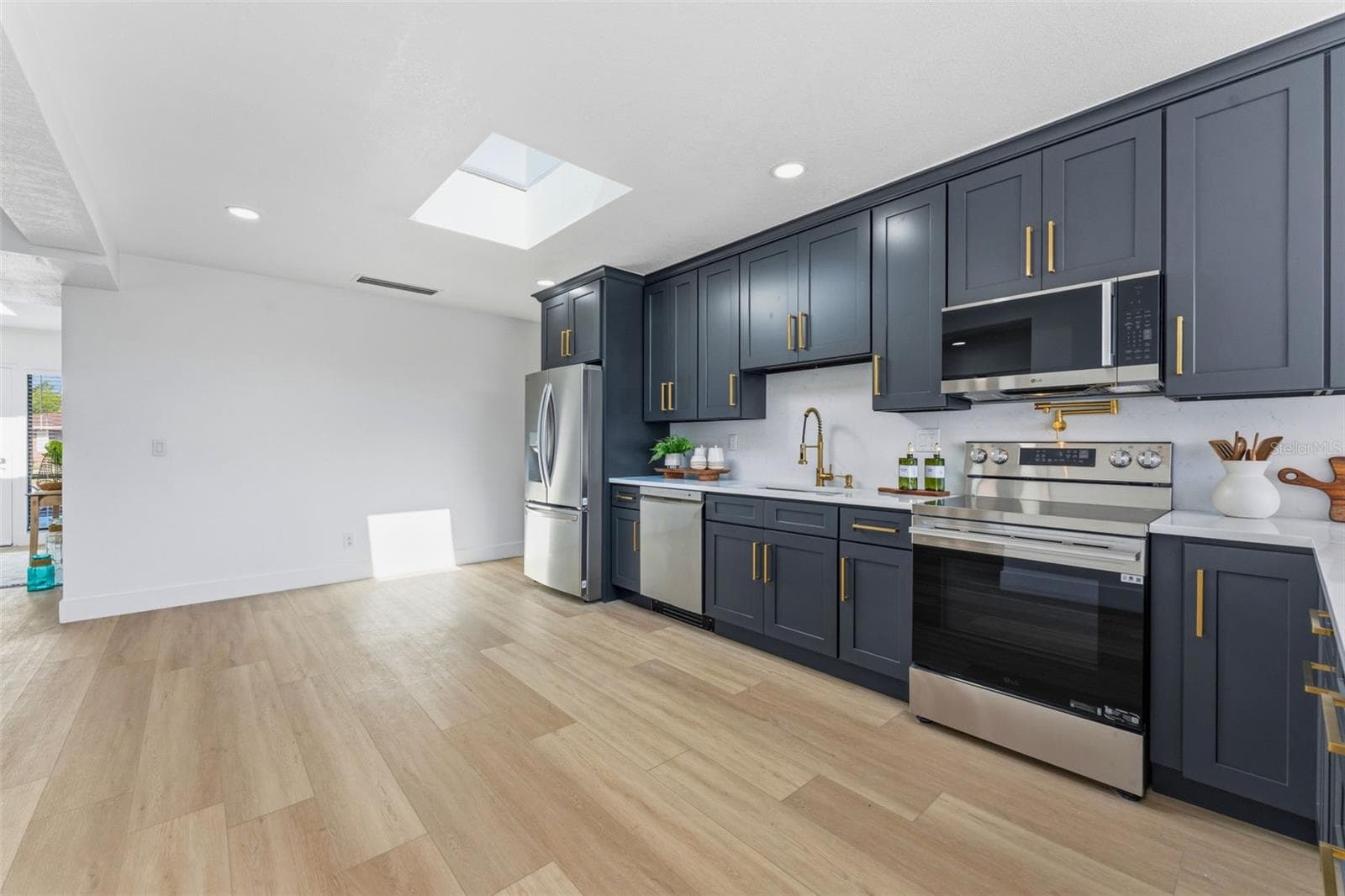 Single Family Residence at 3917 E EDEN ROC CIR, TAMPA, photo 41 of 55