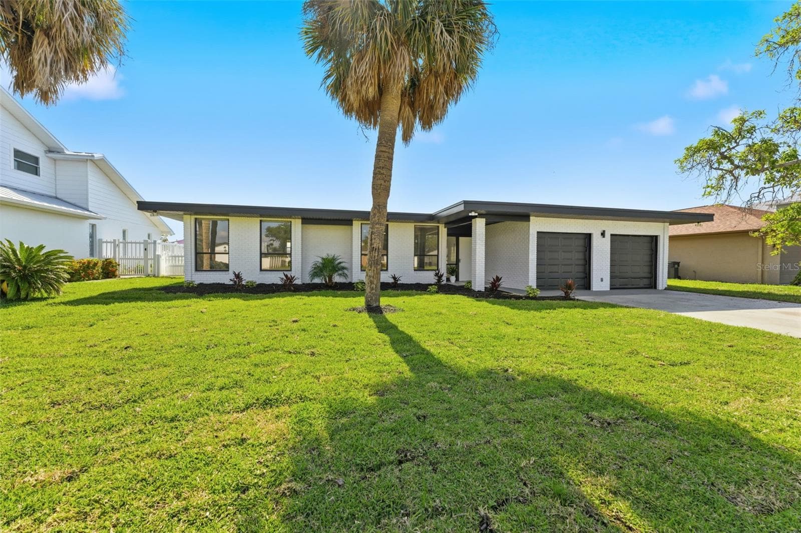 Single Family Residence at 3917 E EDEN ROC CIR, TAMPA, photo 49 of 55