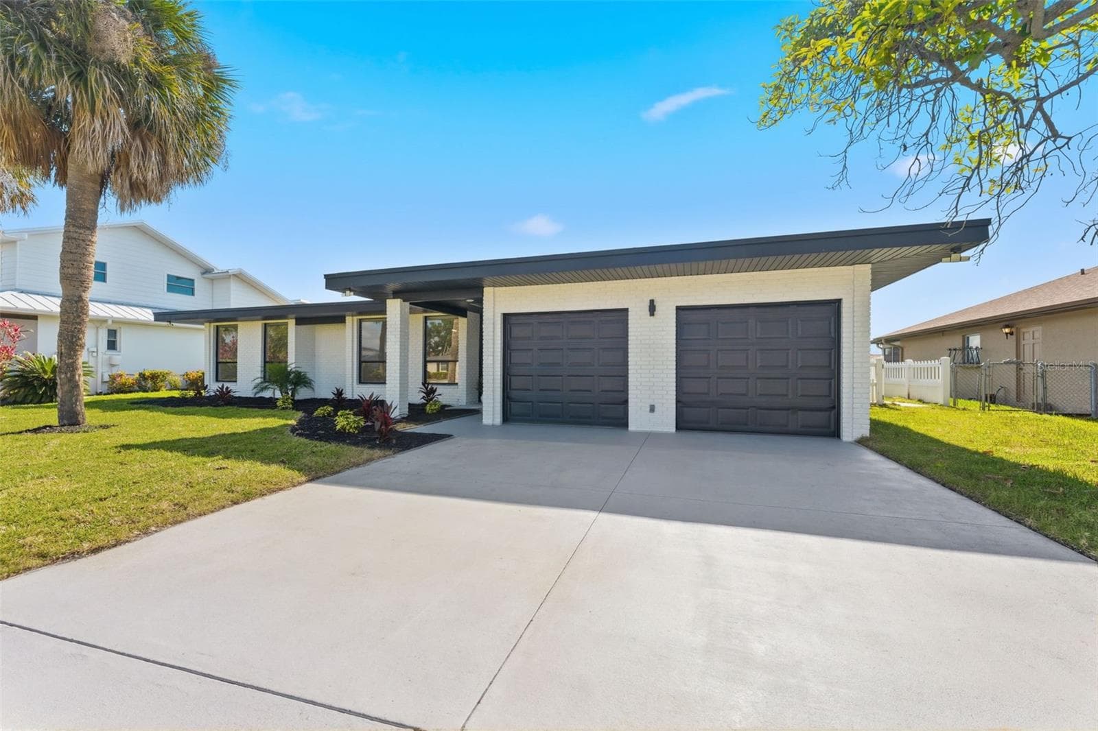 Single Family Residence at 3917 E EDEN ROC CIR, TAMPA, photo 50 of 55
