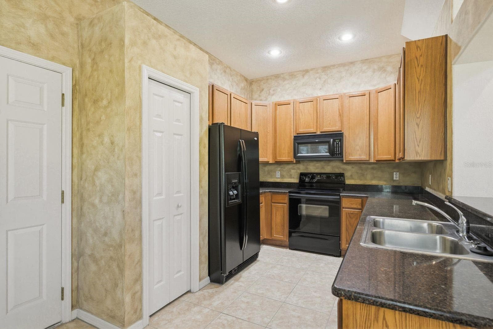 Townhouse at 1405 RIDGE TER, TARPON SPRINGS, photo 9 of 28