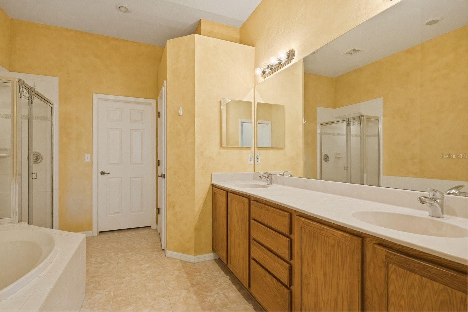 Townhouse at 1405 RIDGE TER, TARPON SPRINGS, photo 17 of 28