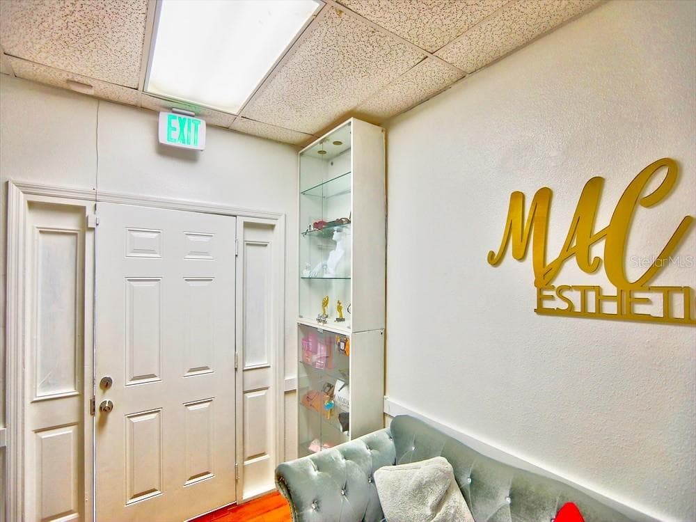 Suite B Reception area - 631 E OAK RIDGE RD, ORLANDO