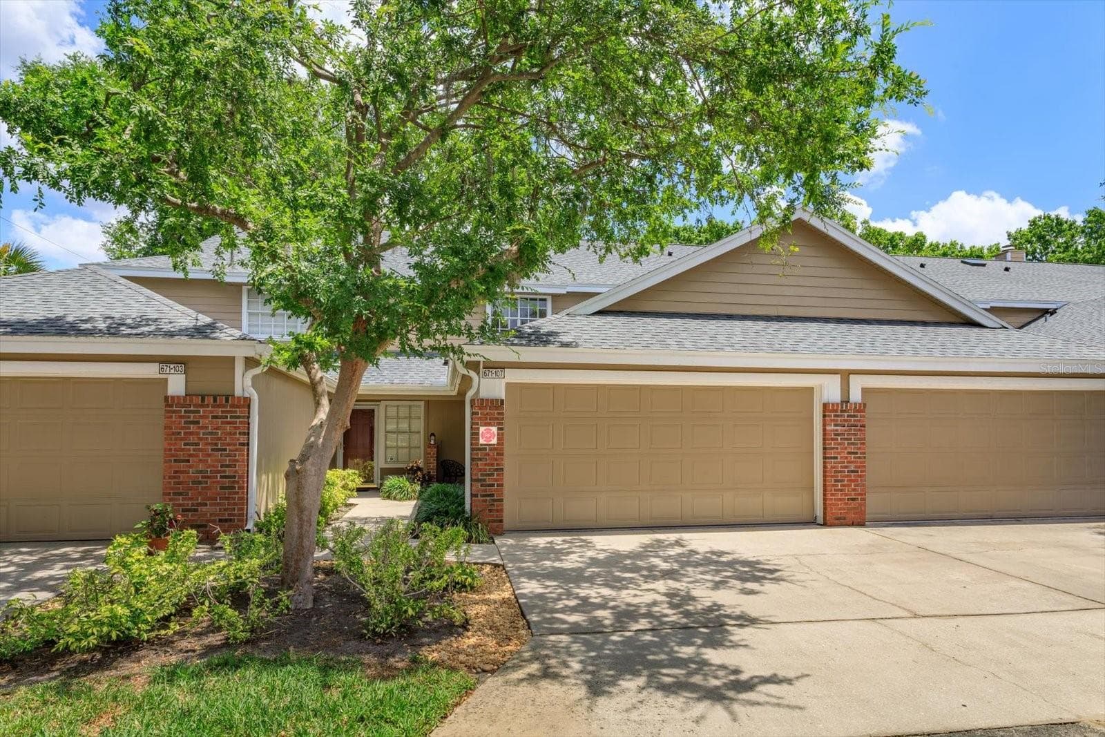 671 POST OAK CIR #107