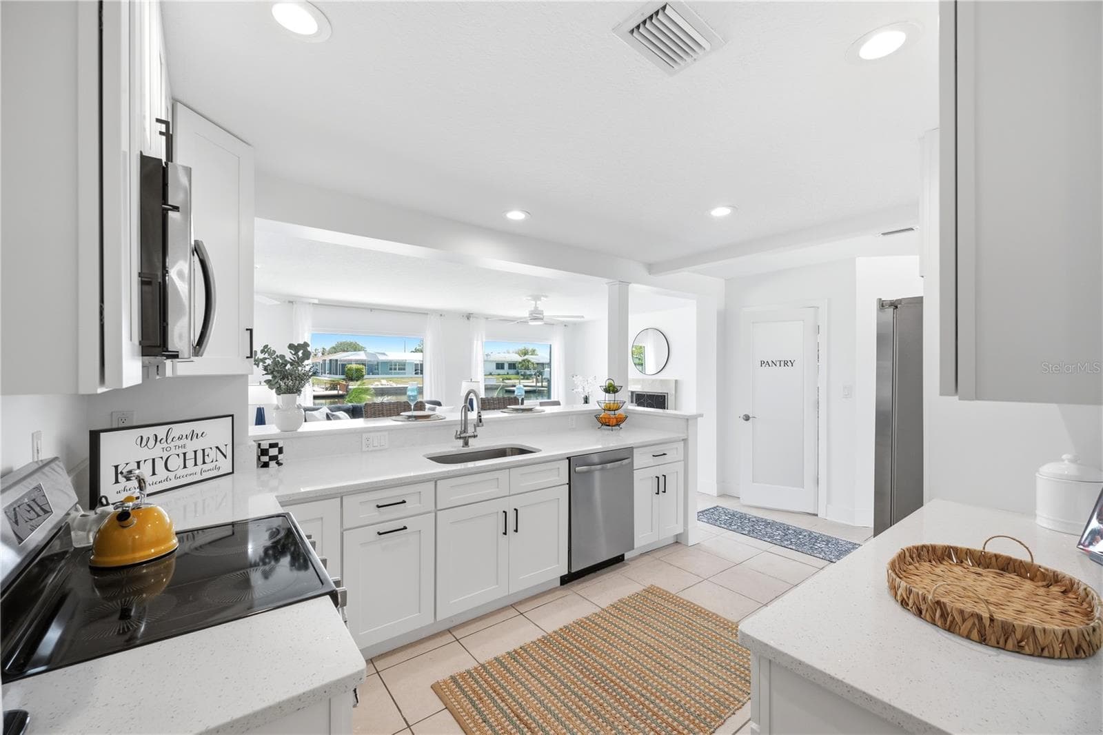 nice counter space for the chefs - 5016 DORY DR, NEW PORT RICHEY