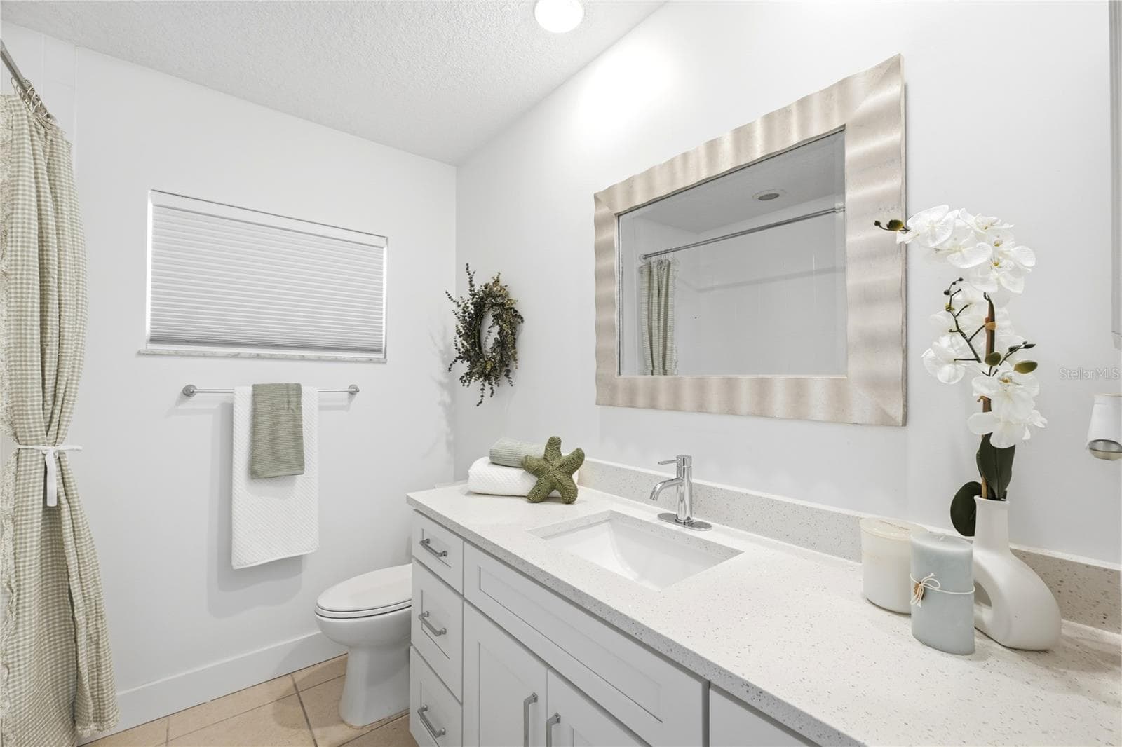 updated full guest full bathroom shared with back hall bedrooms - 5016 DORY DR, NEW PORT RICHEY
