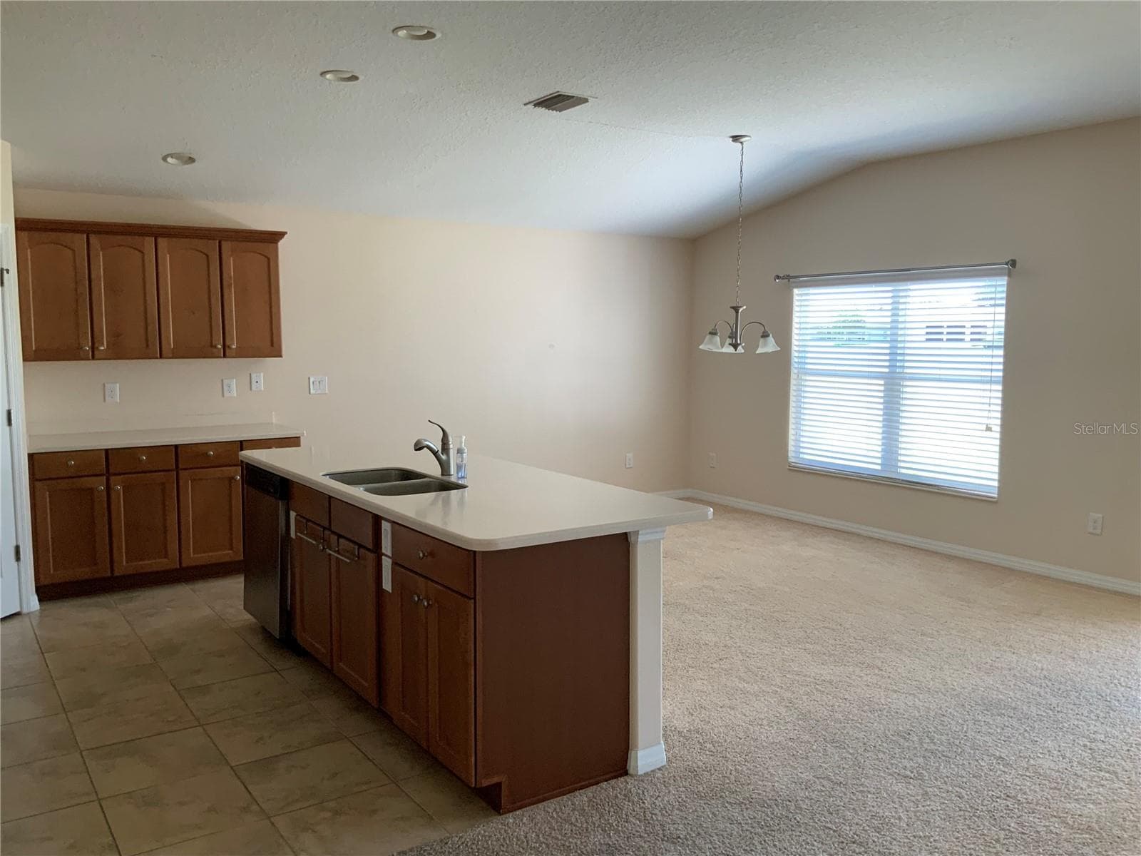 Single Family Residence at 27215 ROANOKE DR, LEESBURG, photo 4 of 15