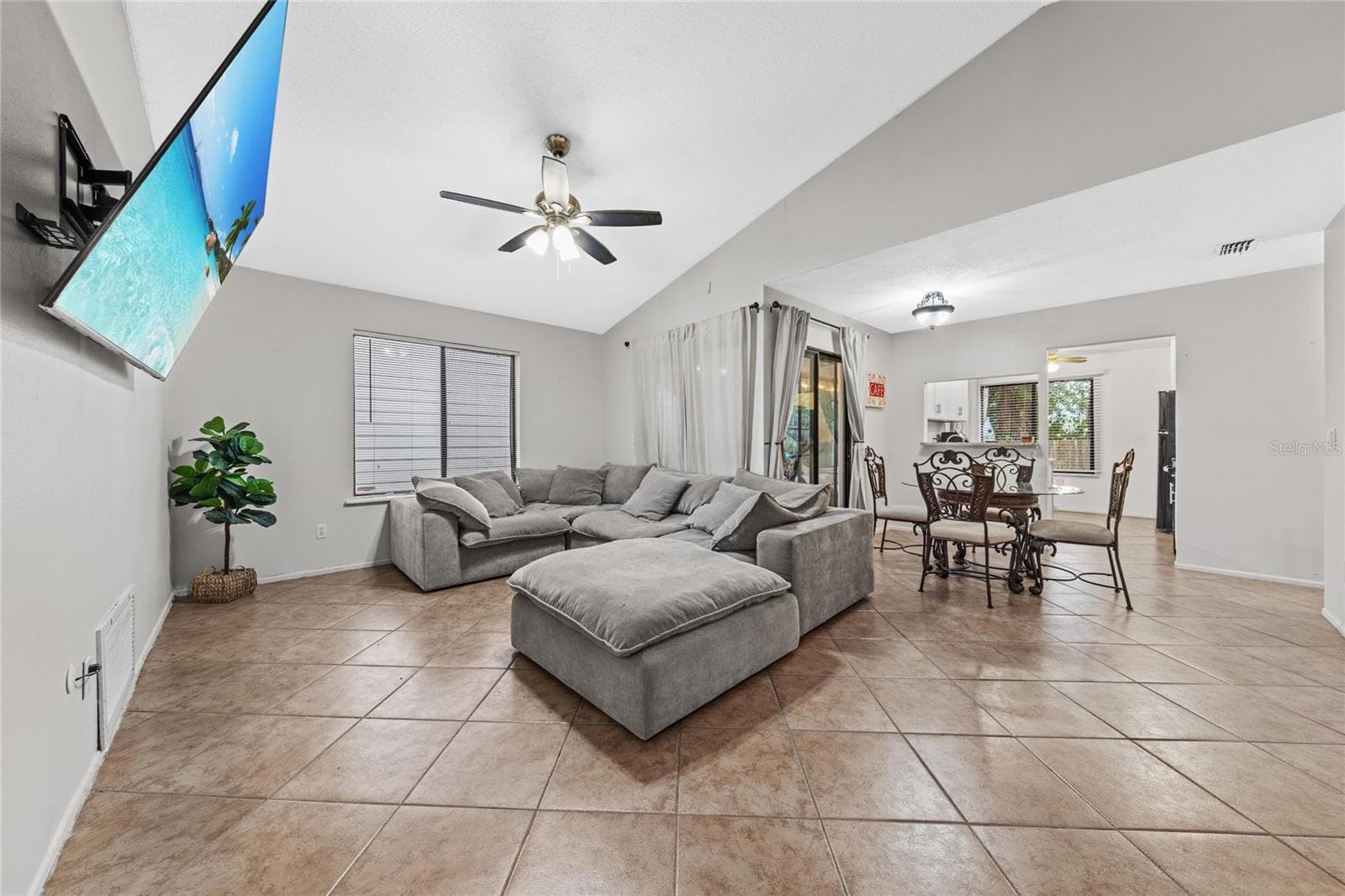 Single Family Residence at 335 KIRKCALDY DR, WINTER SPRINGS, photo 7 of 50