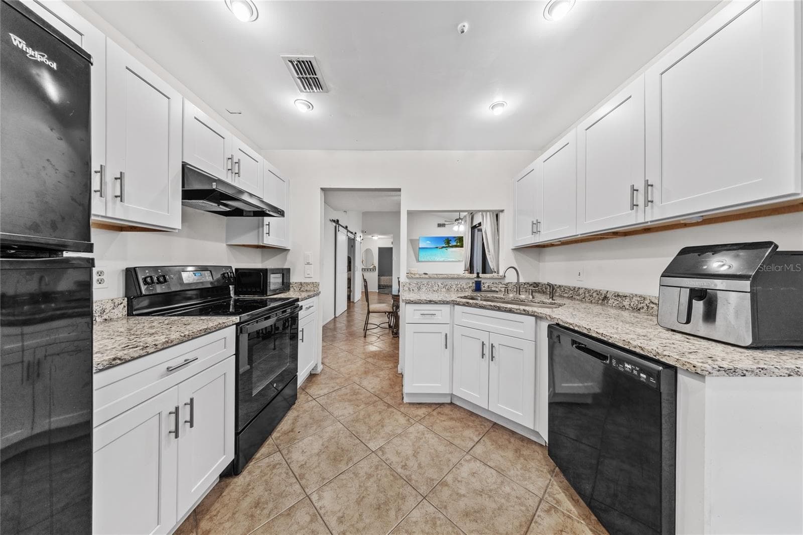 Single Family Residence at 335 KIRKCALDY DR, WINTER SPRINGS, photo 11 of 50