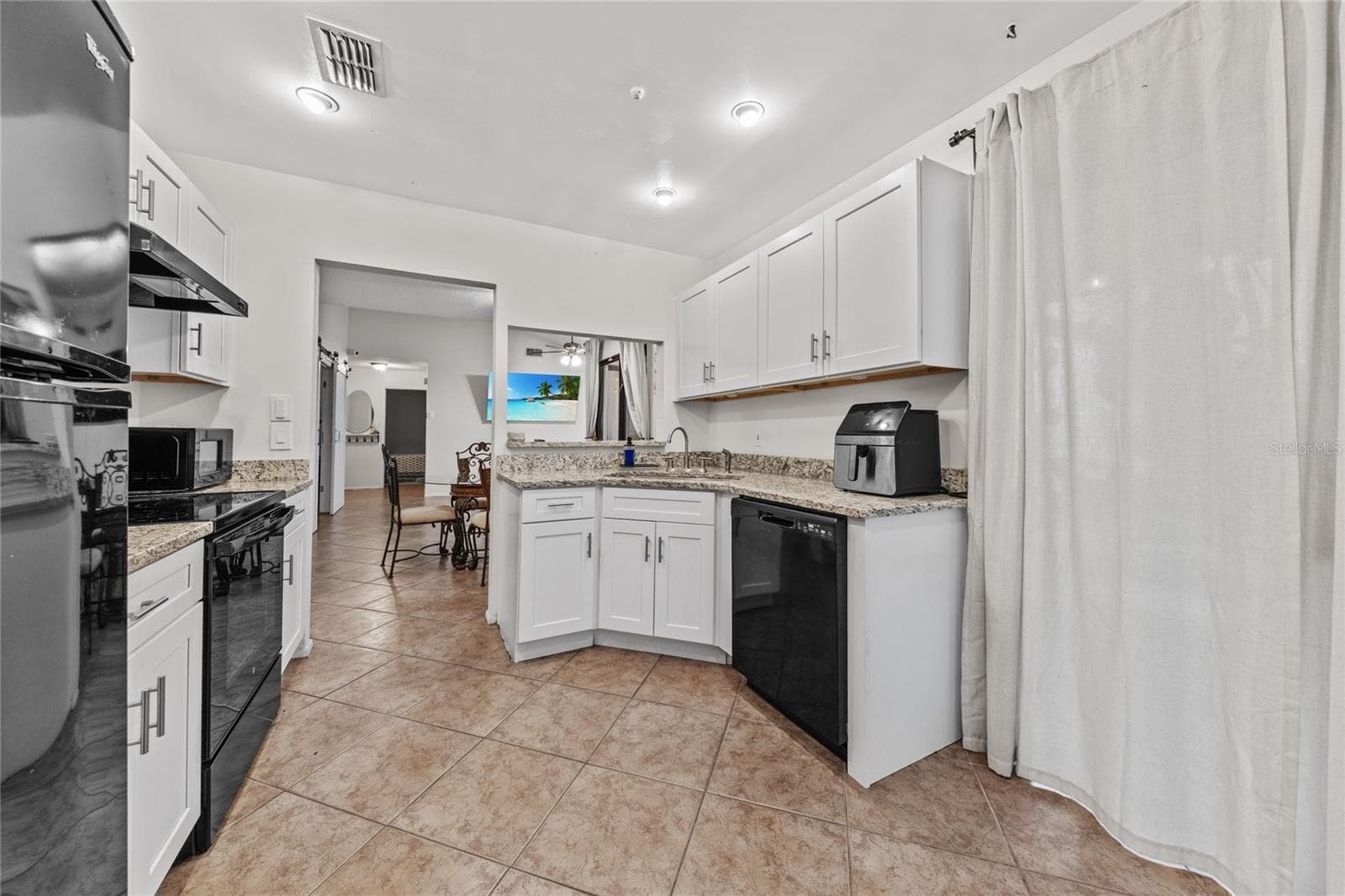 Single Family Residence at 335 KIRKCALDY DR, WINTER SPRINGS, photo 13 of 50