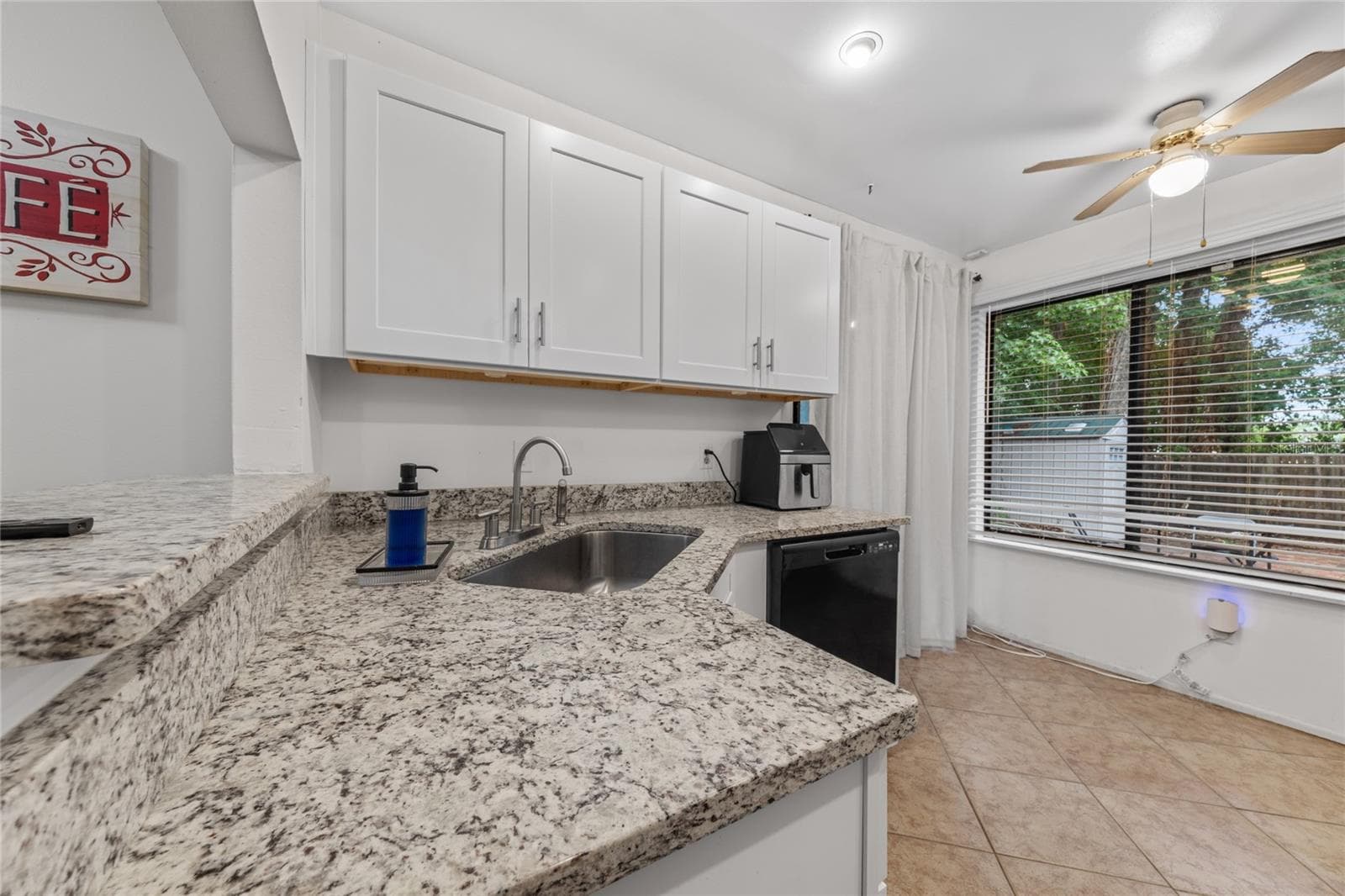 Single Family Residence at 335 KIRKCALDY DR, WINTER SPRINGS, photo 16 of 50