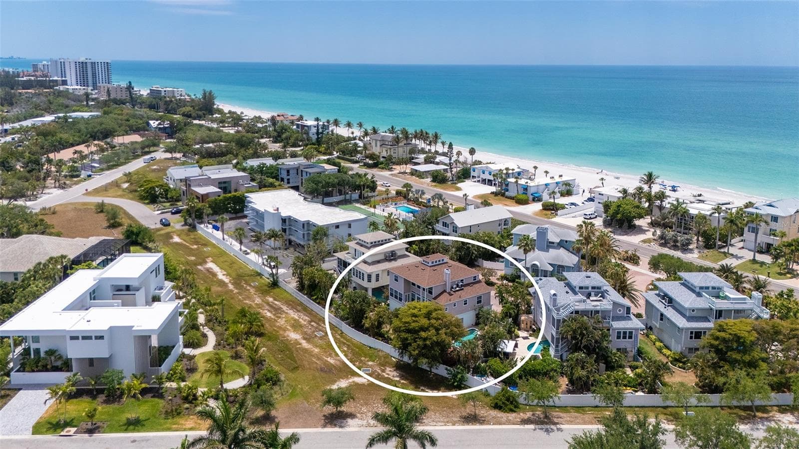 Don't miss out on this perfect island location not very far from the clear blue waters of the Gulf of Mexico! - 3040 GULF OF MEXICO DR #3, LONGBOAT KEY