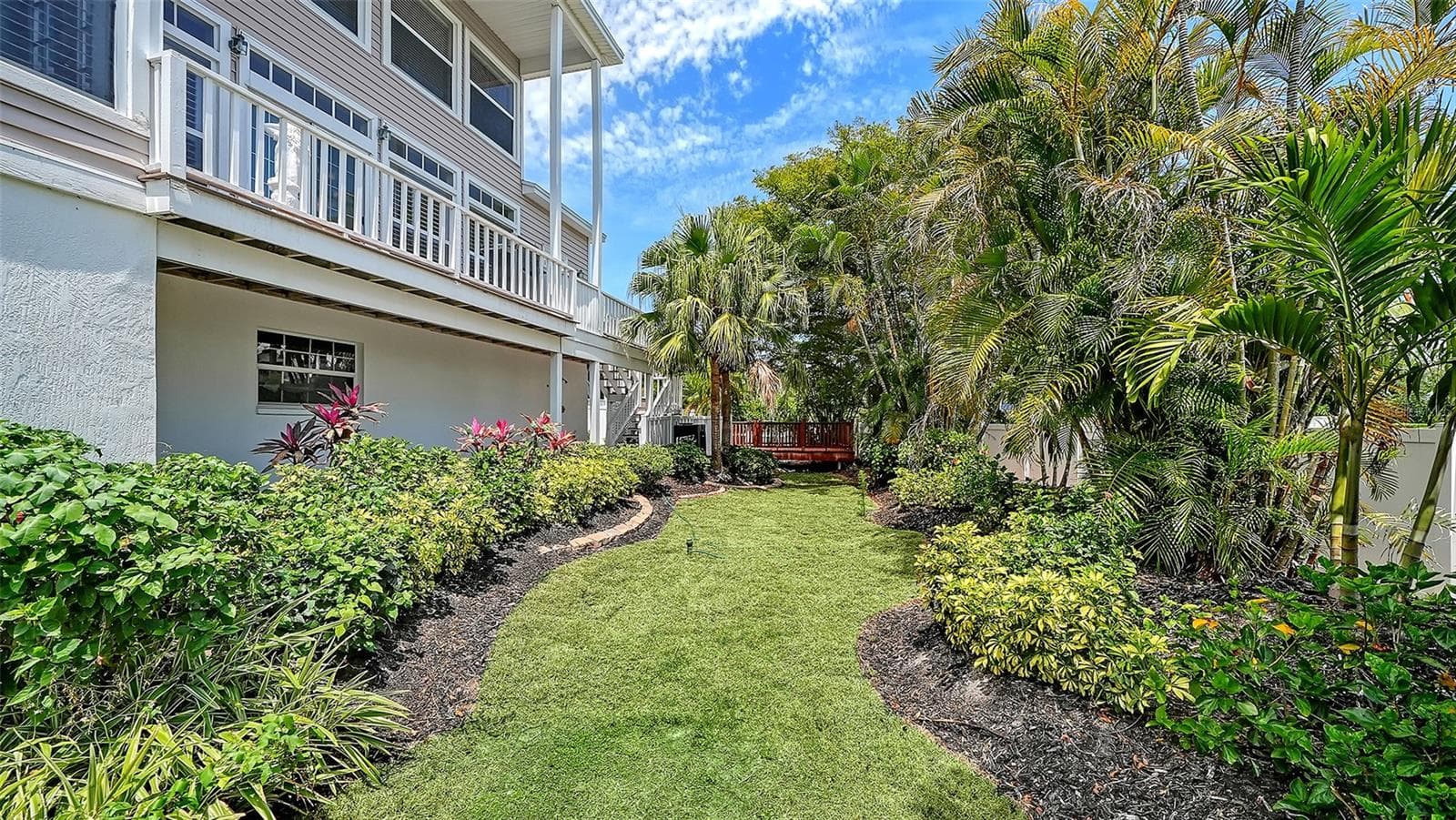 Your garden is perfect for you and your 4-legged friends to enjoy the outdoors and island lifestyle! - 3040 GULF OF MEXICO DR #3, LONGBOAT KEY