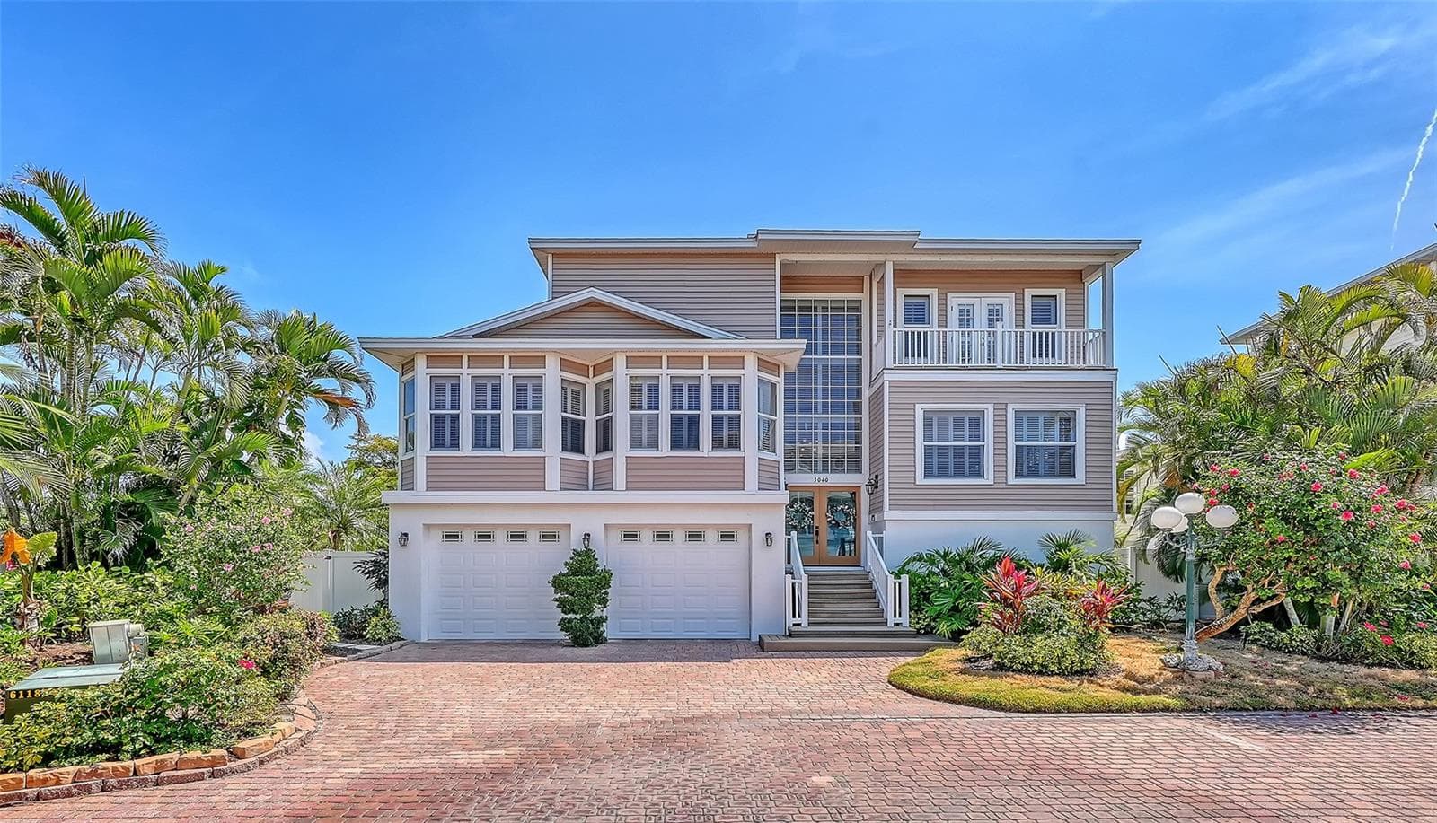 This dreamy tri-level single family home with light-filled multi-level interiors offers direct gulf beach access and seamless indoor-outdoor living design. - 3040 GULF OF MEXICO DR #3, LONGBOAT KEY