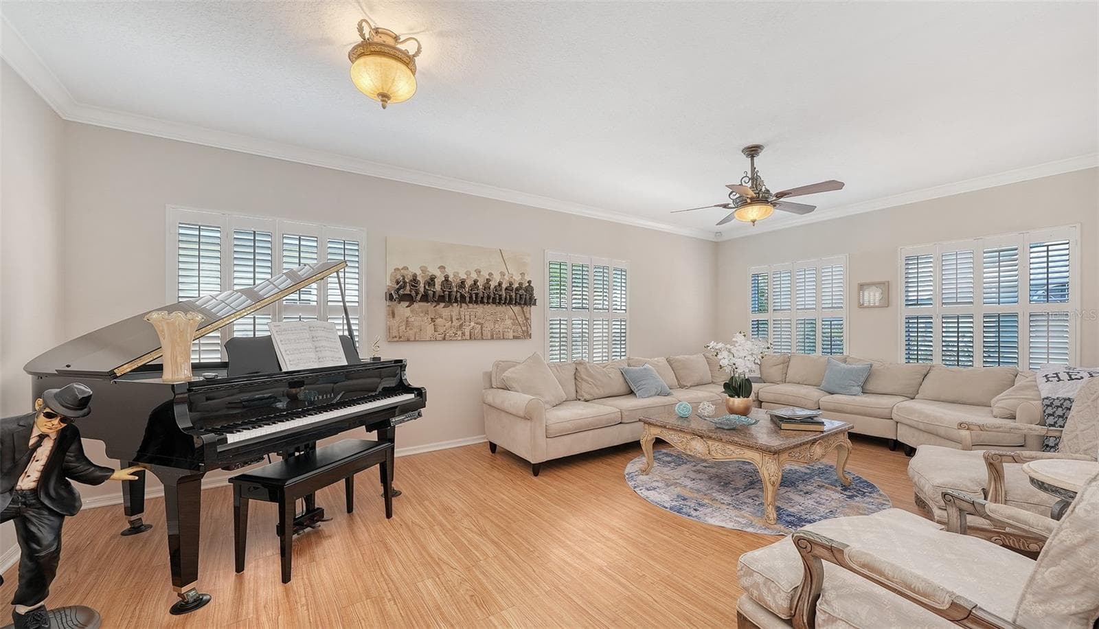 Delight the senses with this warm family home with a roomy living room, perfect for entertaining the big crowd. - 3040 GULF OF MEXICO DR #3, LONGBOAT KEY