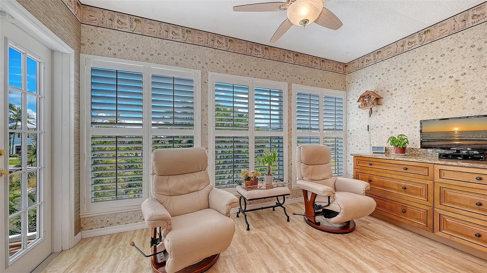 This spacious residence with offers contemporary split level design and separate living areas. - 3040 GULF OF MEXICO DR #3, LONGBOAT KEY