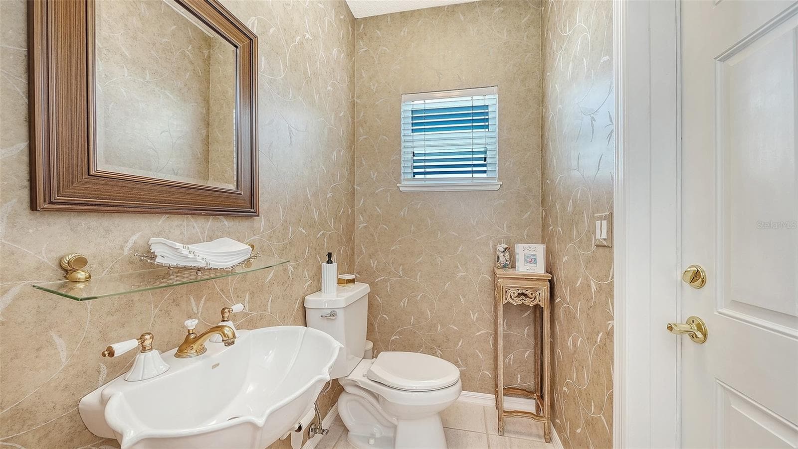 Next to the dining room is a perfectly sized powder bath which doubles as a pool bath off the outside rear porch. - 3040 GULF OF MEXICO DR #3, LONGBOAT KEY
