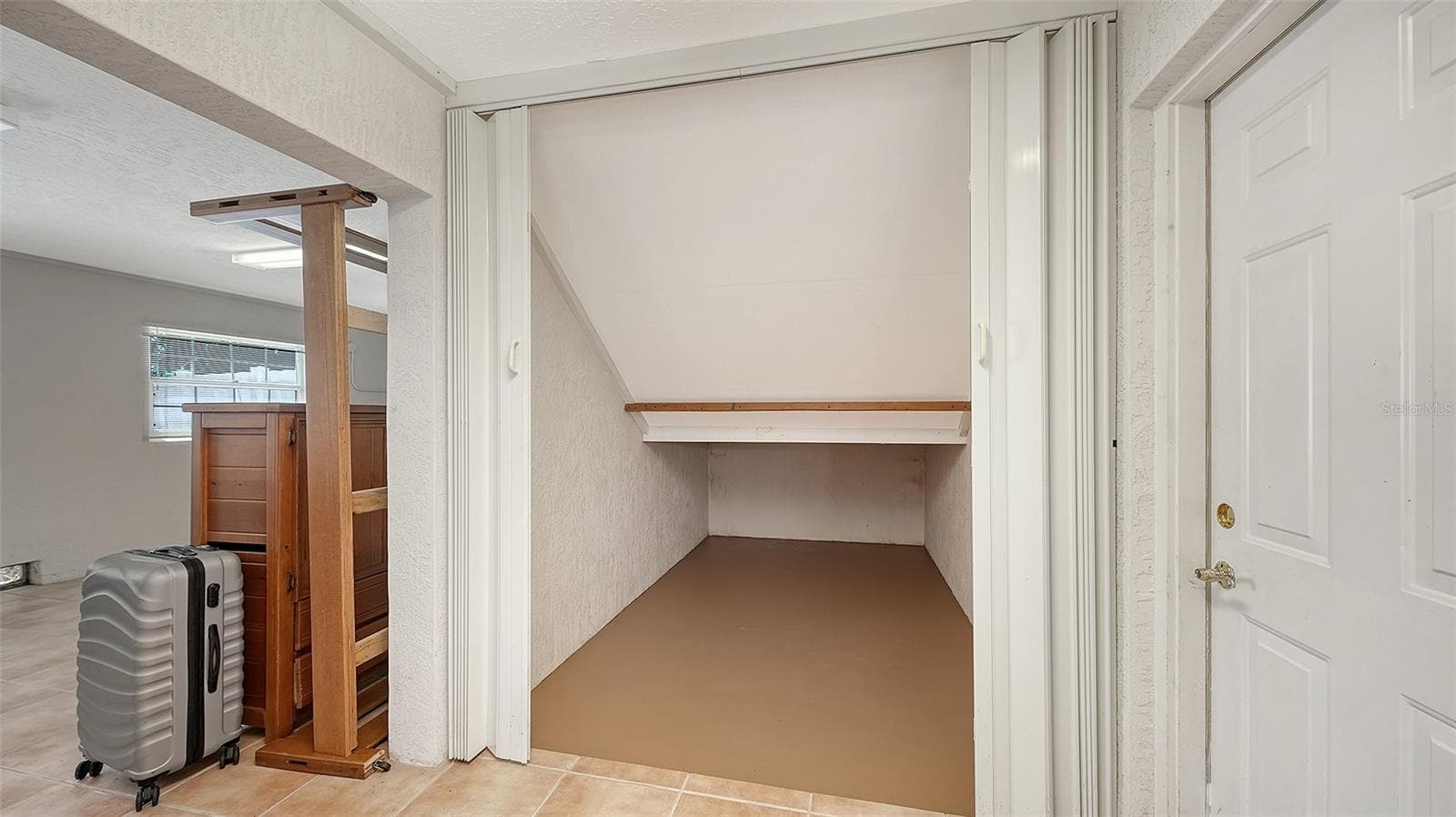 Spacious 1st level off the garage features tons of storage, perfect for fitness center, yoga, or beach toys, kayaks, bikes, etc. - 3040 GULF OF MEXICO DR #3, LONGBOAT KEY