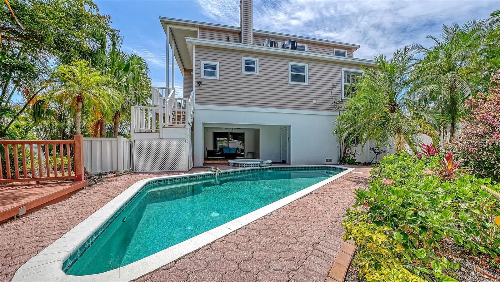 Don't miss out on a dip in the heated pool and hot tub! - 3040 GULF OF MEXICO DR #3, LONGBOAT KEY