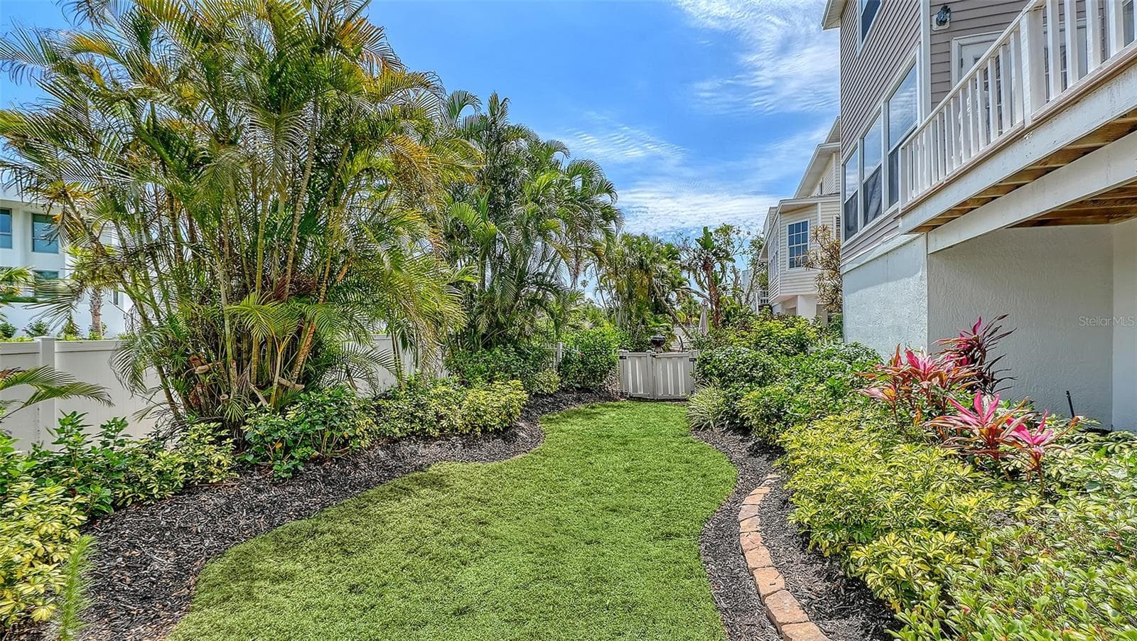 Rear garden is very lush and is perfect for our 4-legged friends! - 3040 GULF OF MEXICO DR #3, LONGBOAT KEY