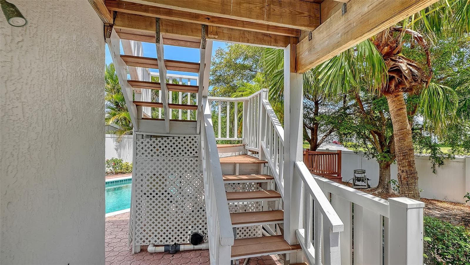 This thoughtfullly designed home features seamless indoor-outdoor living across multiple levels. - 3040 GULF OF MEXICO DR #3, LONGBOAT KEY