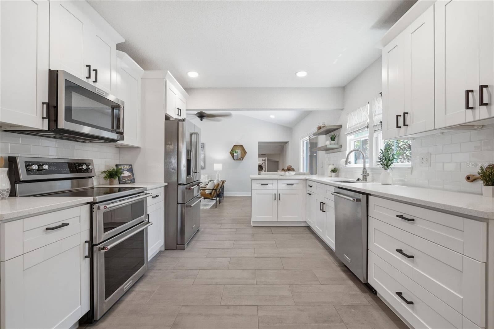 Single Family Residence at 3105 JACKSON ST N, ST PETERSBURG, photo 18 of 84