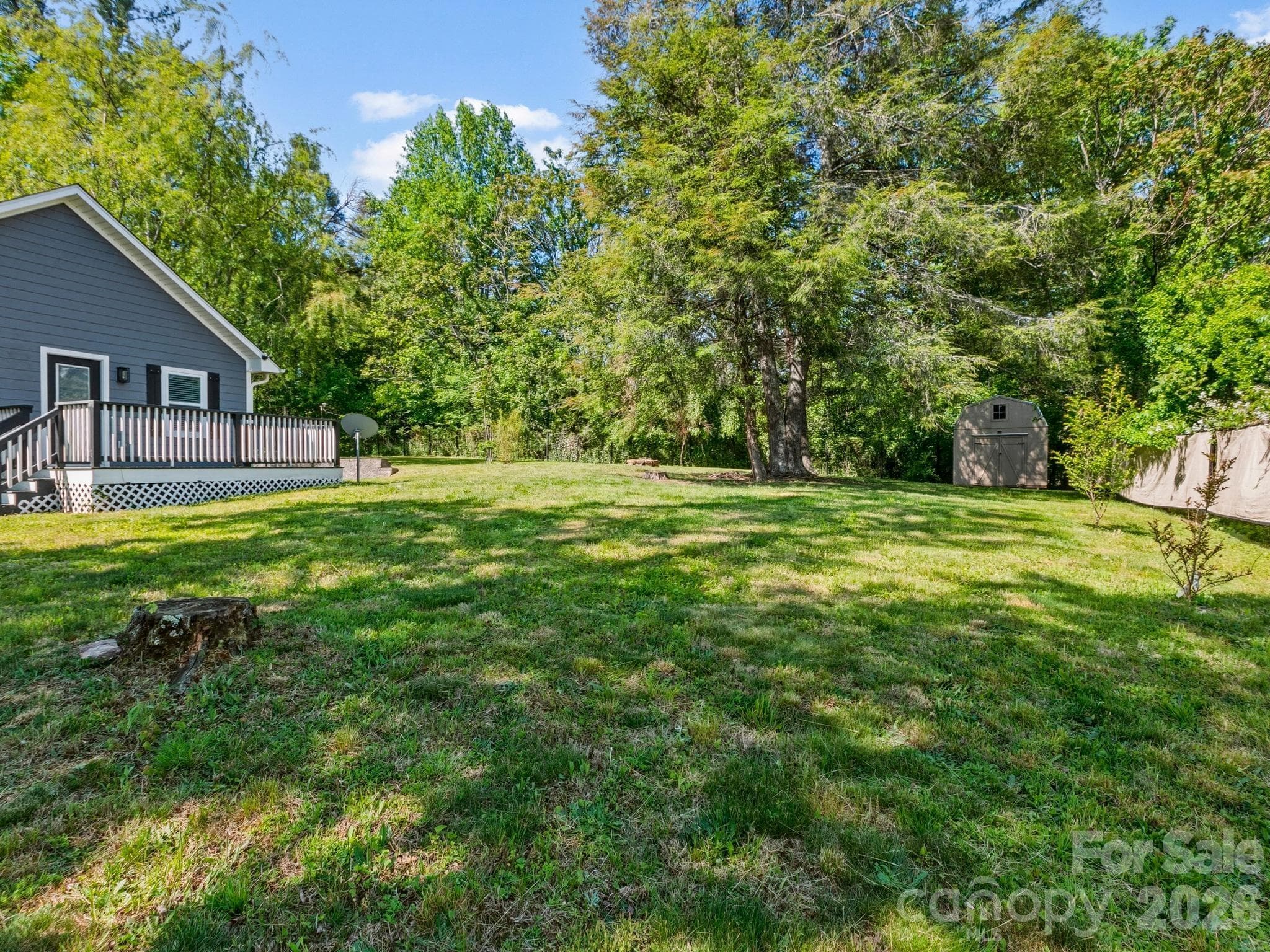 Large Back Yard - Hendersonville