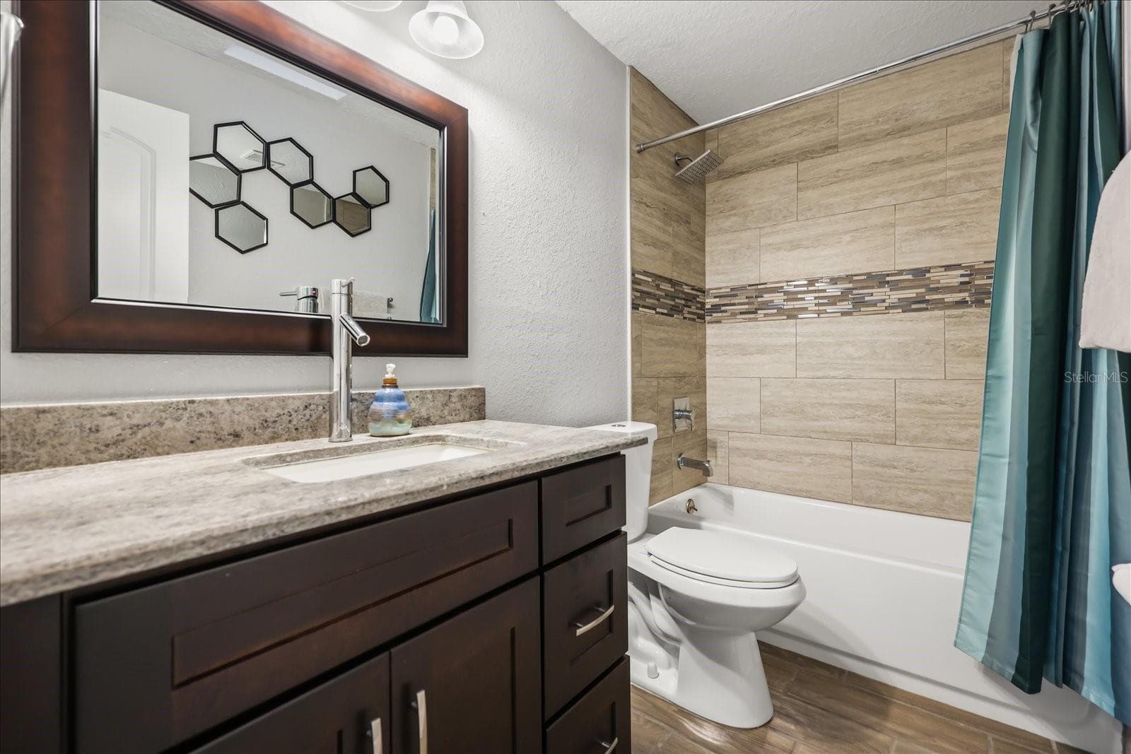 guest bathroom - 524 E HILLCREST ST, ALTAMONTE SPRINGS