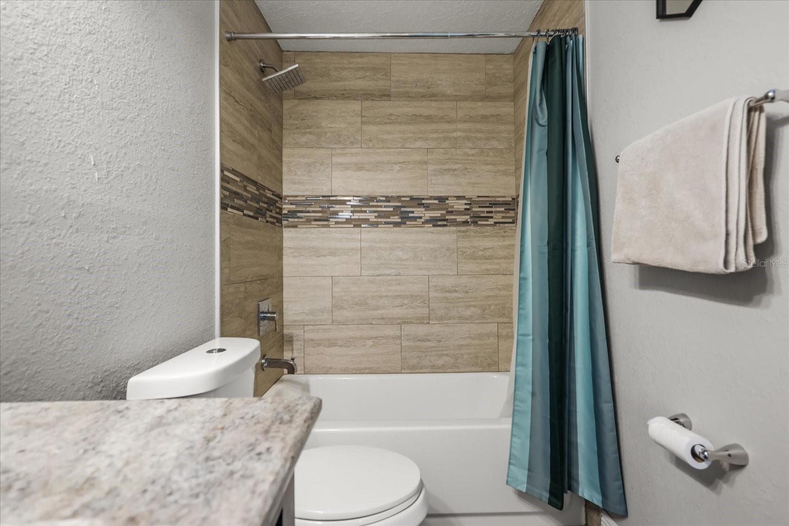 guest bathroom - 524 E HILLCREST ST, ALTAMONTE SPRINGS
