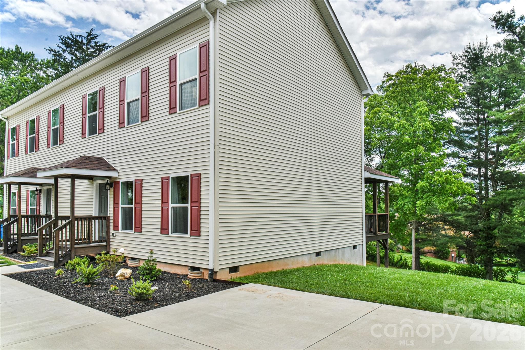 Duplex at Asheville, photo 2 of 35