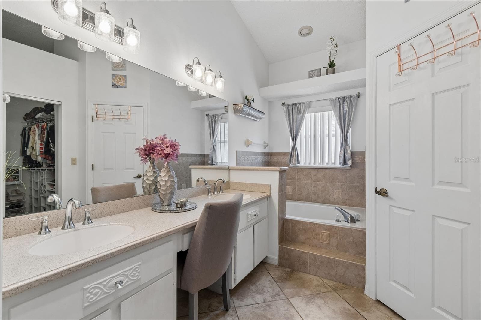 ENSUITE BATH WITH GARDEN TUB - 10491 CASA GRANDE CIR, SPRING HILL