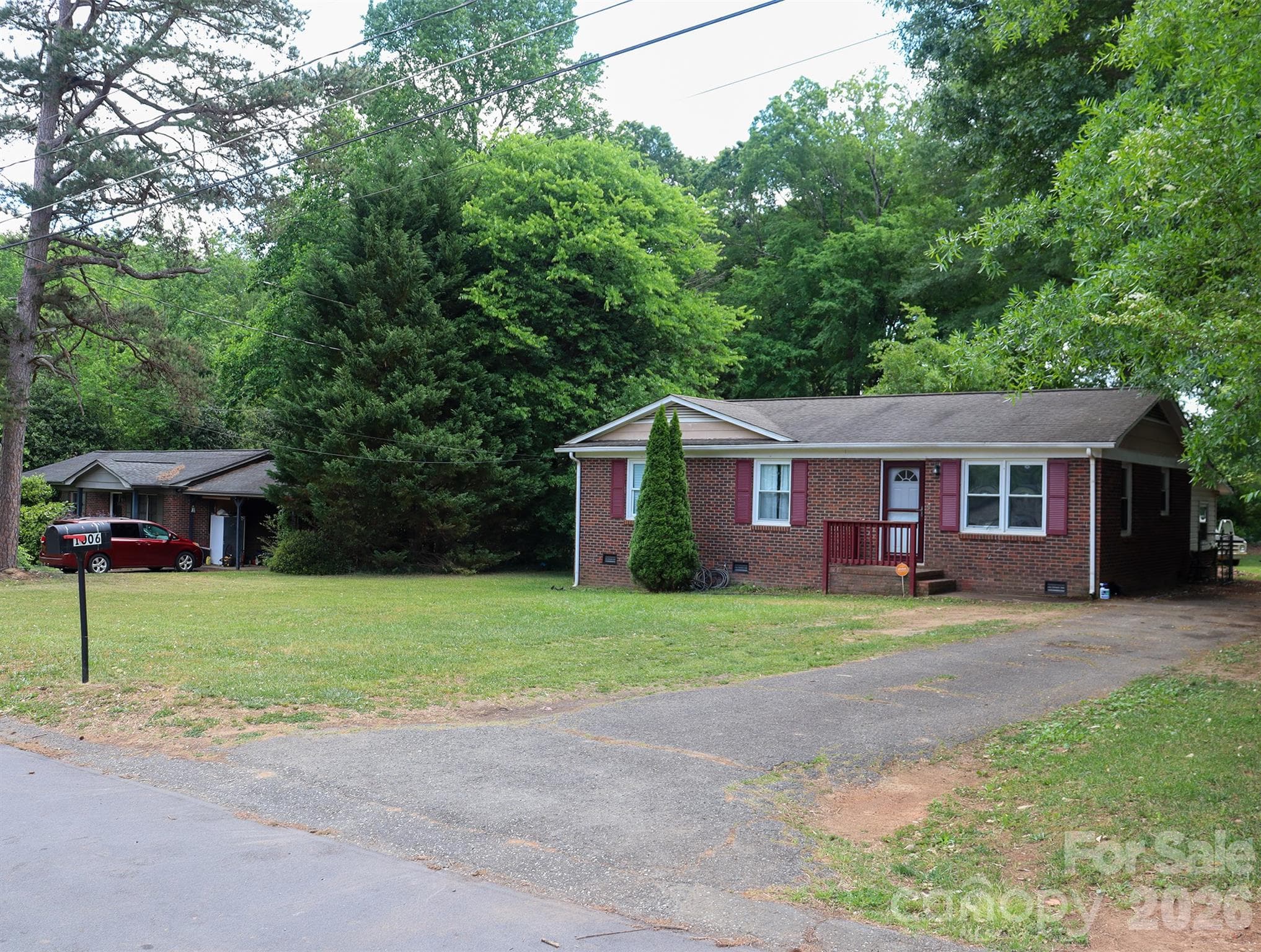 Single Family Residence at 1006 Iris Drive, Gastonia, photo 3 of 30