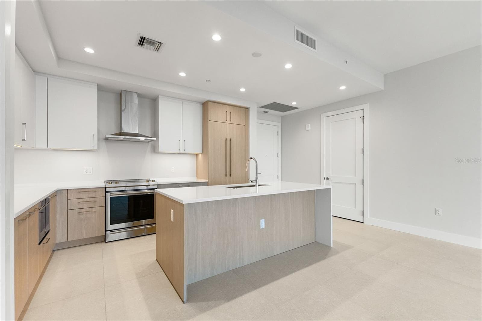 Condominium at 275 1ST AVE S #2308, ST PETERSBURG, photo 4 of 48