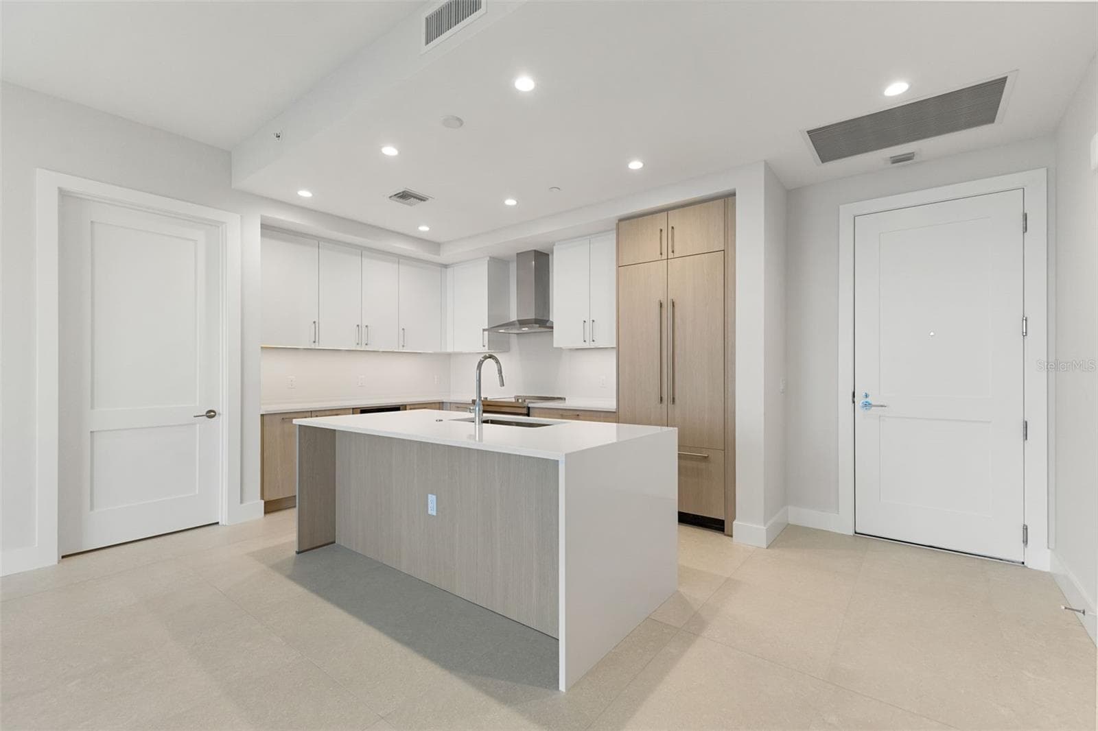 Condominium at 275 1ST AVE S #2308, ST PETERSBURG, photo 11 of 48