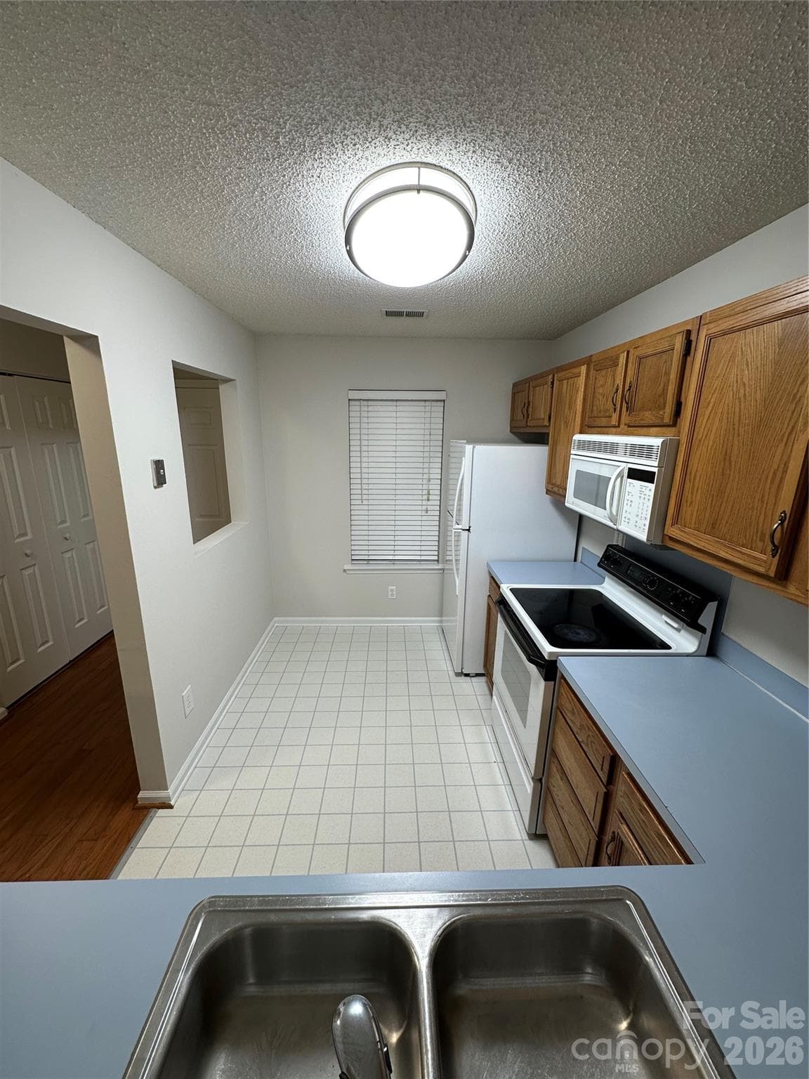 Condominium at 6311 Windsor Gate Lane, Charlotte, photo 8 of 29