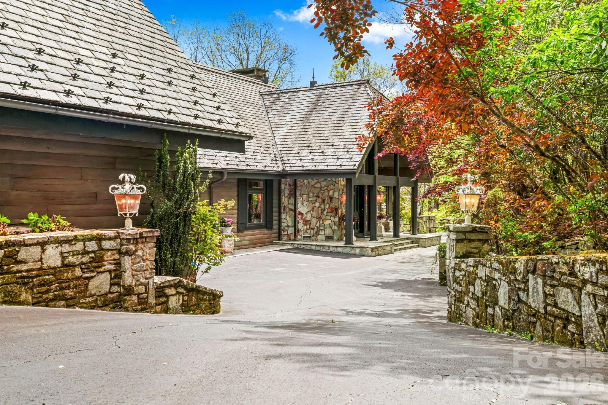 1052 Toxaway Dr - Lake Toxaway