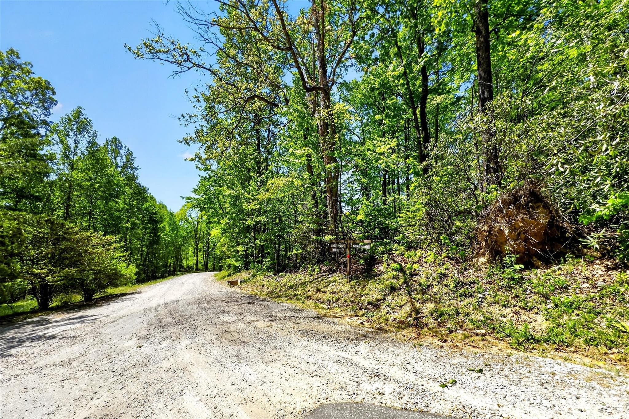 Gravel access on Rhododendron - Old Fort