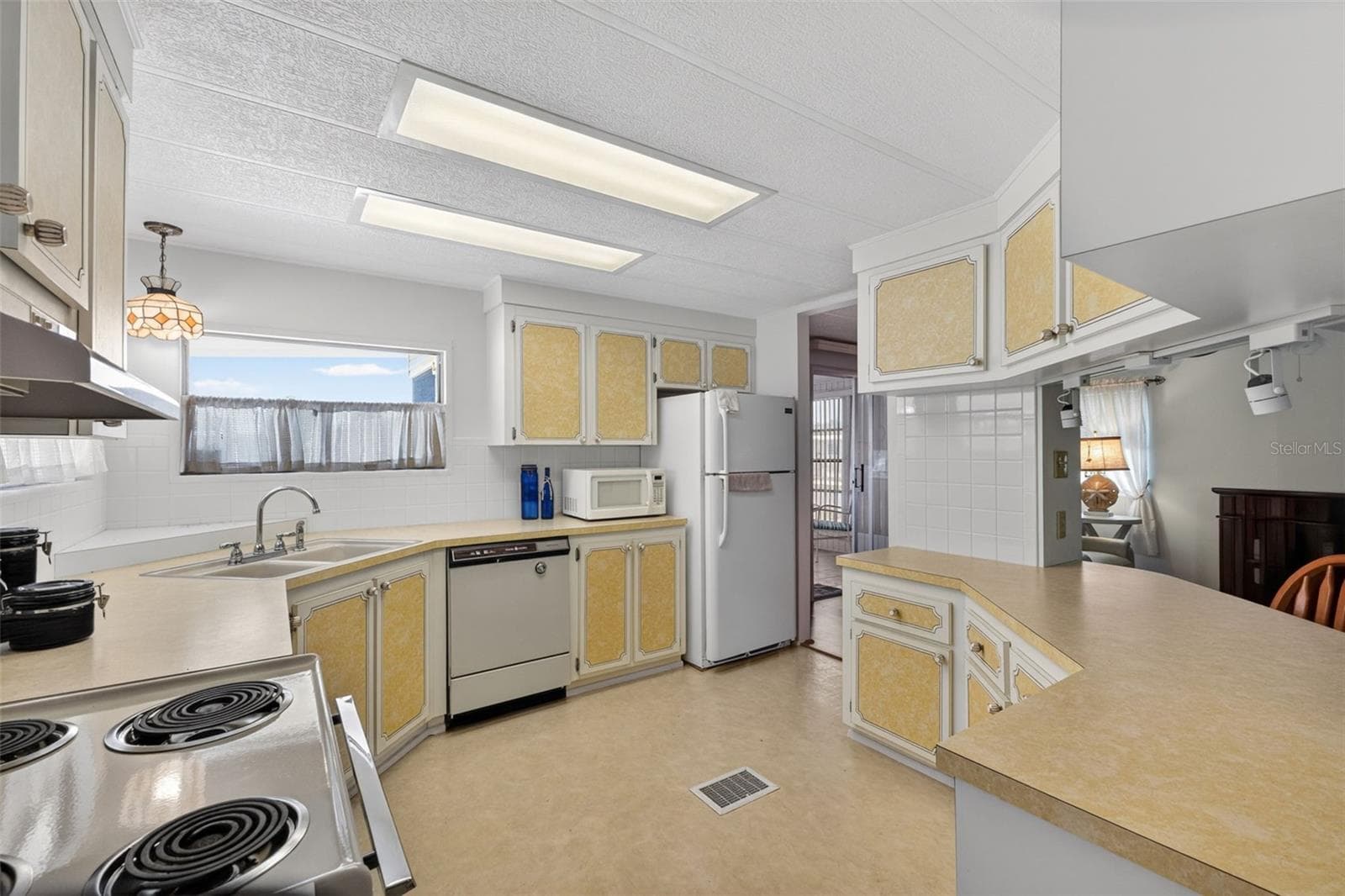 Manufactured Home at 322 ROBALO, NORTH PORT, photo 3 of 30