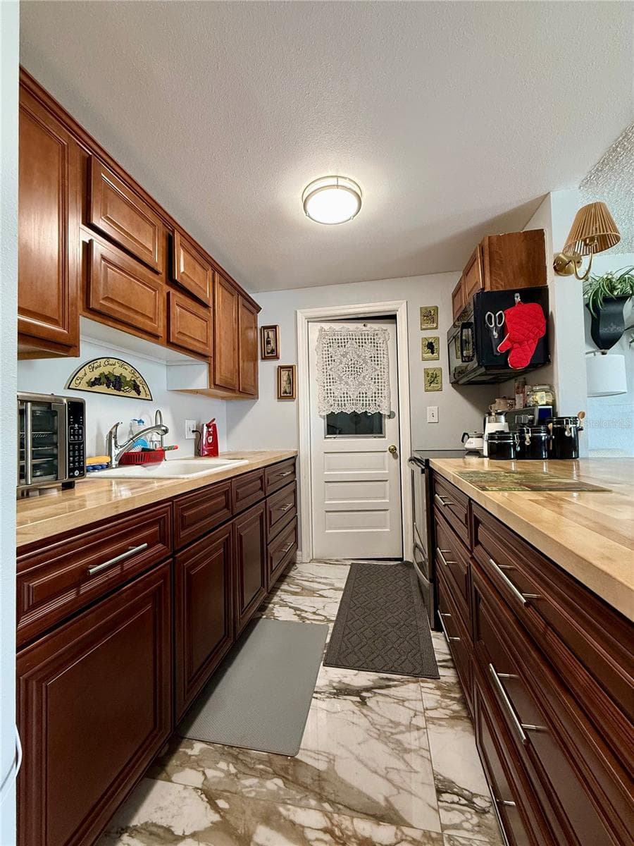 Kitchen - 4926 FILNER ST, NEW PORT RICHEY
