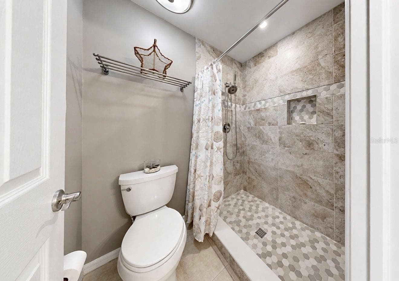 Half Duplex at 319 LINGER LN, SUN CITY CENTER, photo 12 of 27