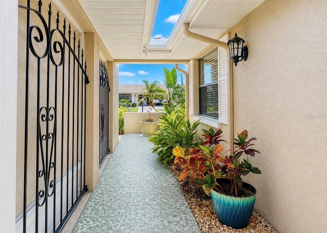 Half Duplex at 319 LINGER LN, SUN CITY CENTER, photo 6 of 27