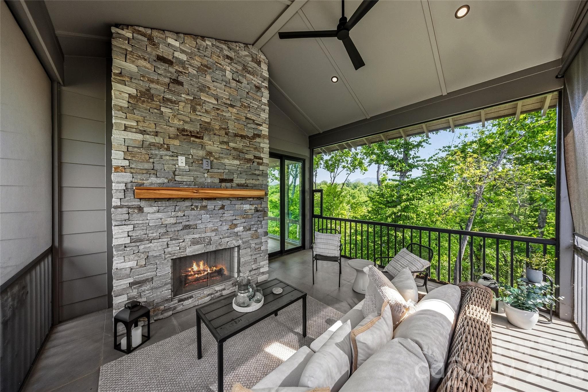 Screened in porch - Asheville