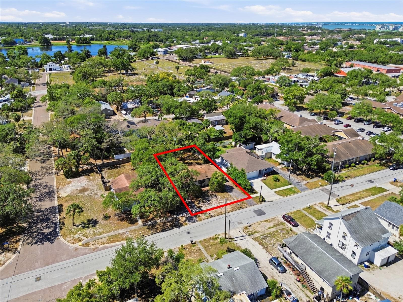 Duplex at 831 GRAND CENTRAL ST, CLEARWATER, photo 3 of 31