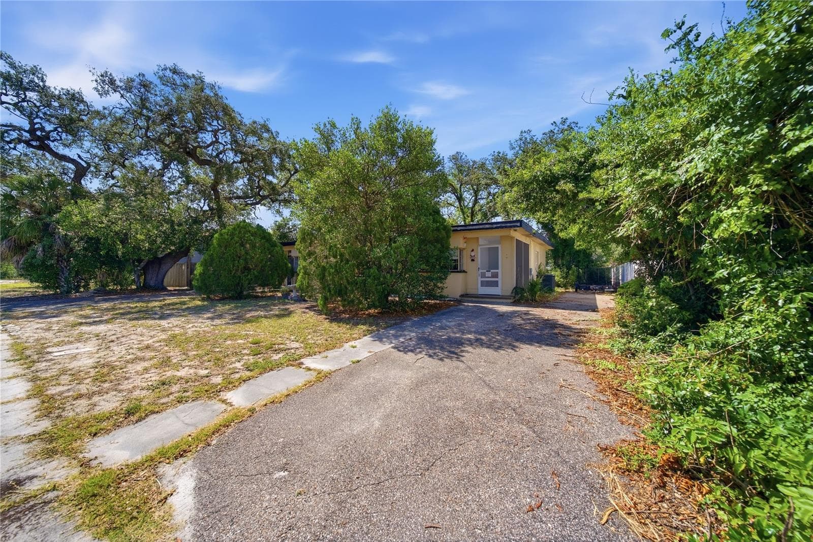 Duplex at 831 GRAND CENTRAL ST, CLEARWATER, photo 10 of 31