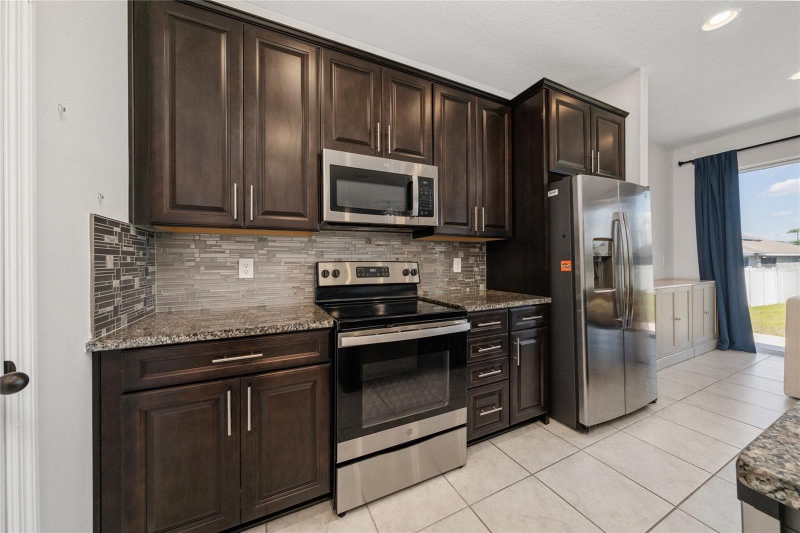 Single Family Residence at 339 LAKE SMART CIRCLE, WINTER HAVEN, photo 9 of 36