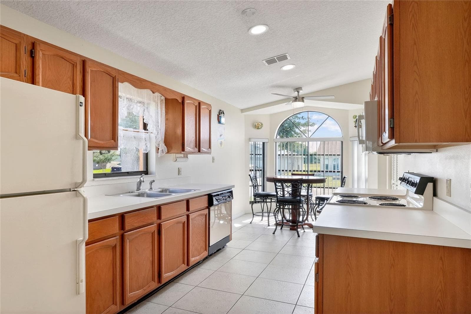 Single Family Residence at 6264 PEACOCK RUN, LAKELAND, photo 8 of 36