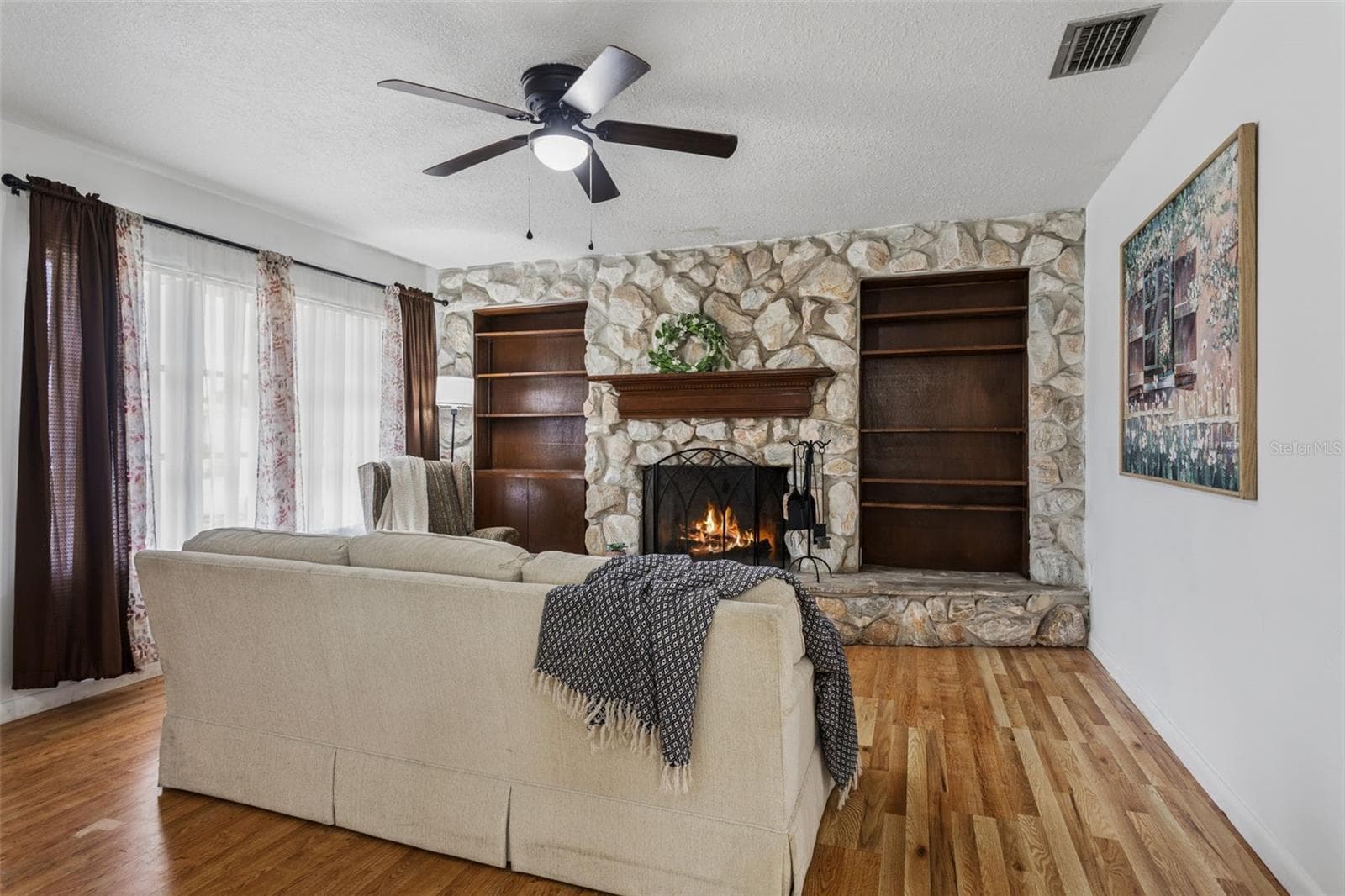 Single Family Residence at 8303 TEMPLE PARK DR, TAMPA, photo 3 of 25