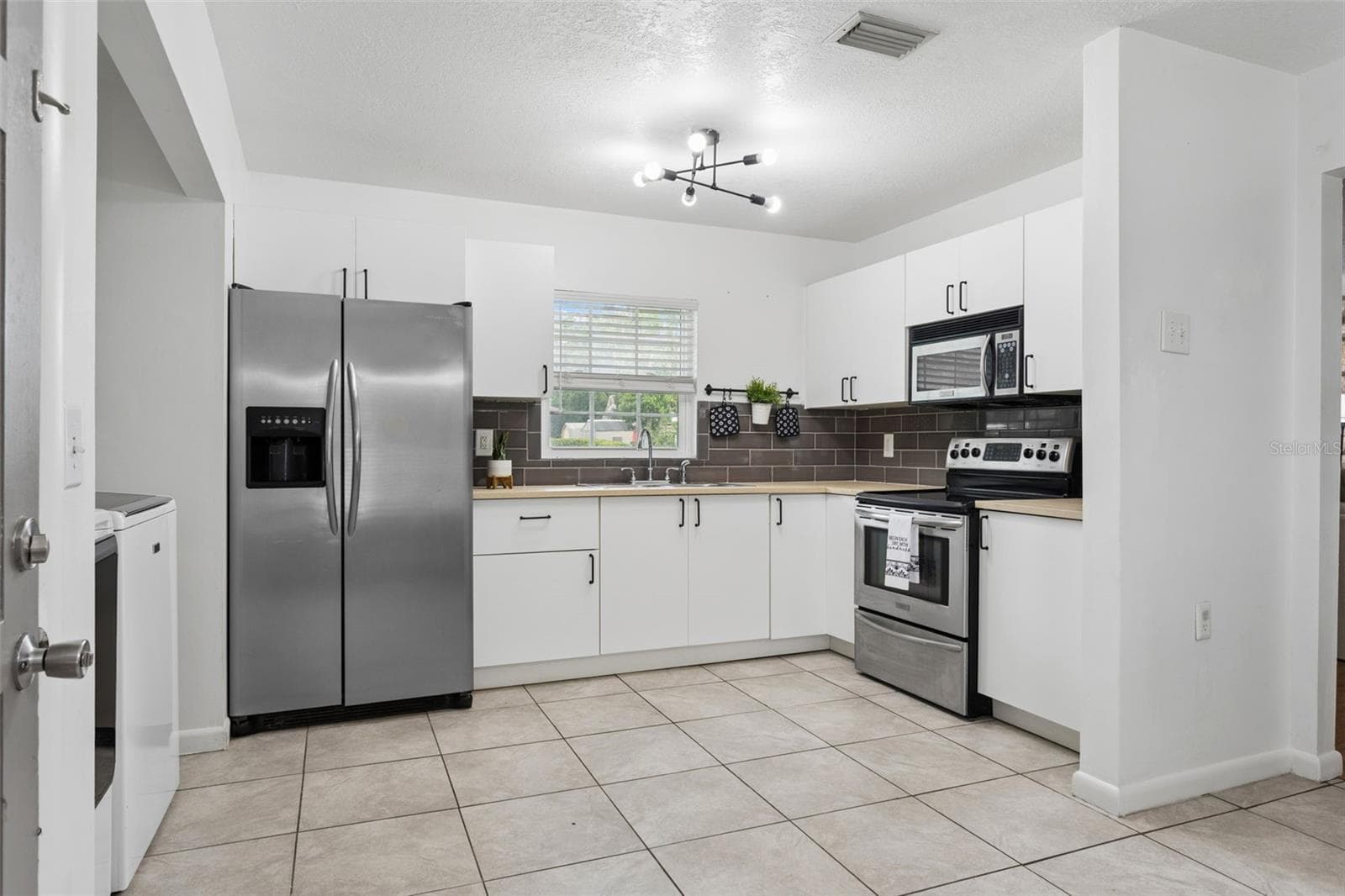 Single Family Residence at 8303 TEMPLE PARK DR, TAMPA, photo 14 of 25