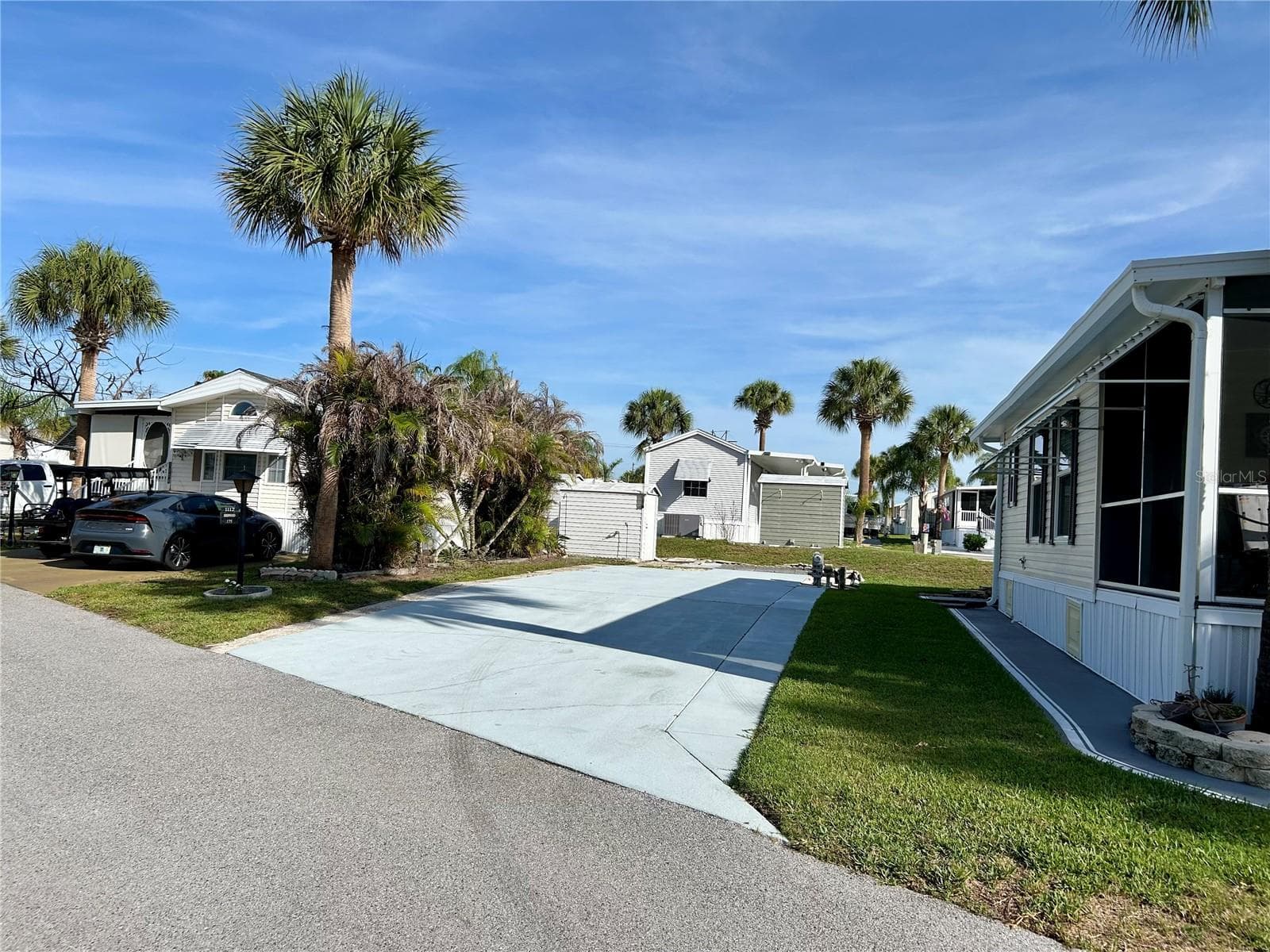 1112 FEATHER LN