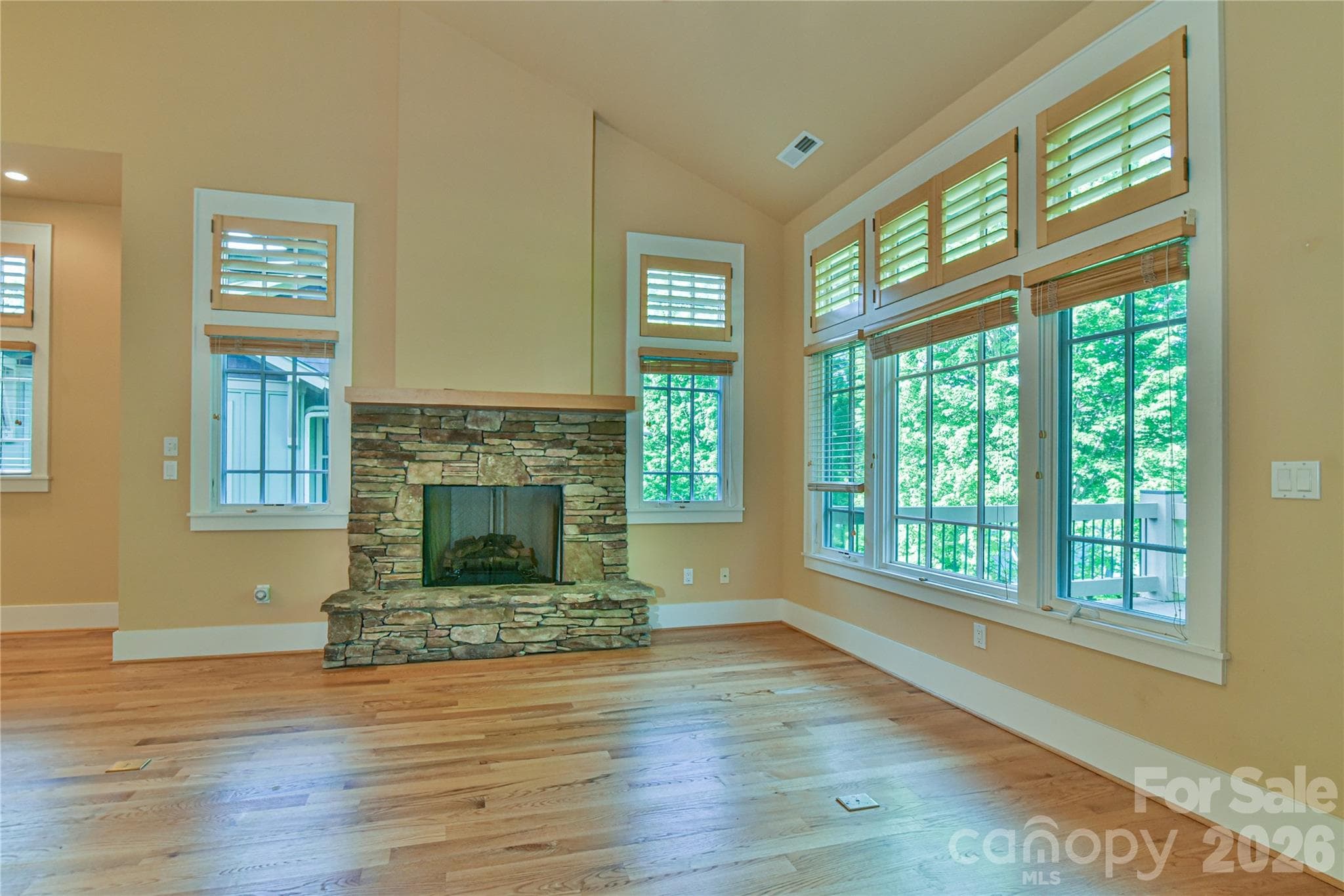 Natural Gas Unvented Logs in Fireplace - Black Mountain